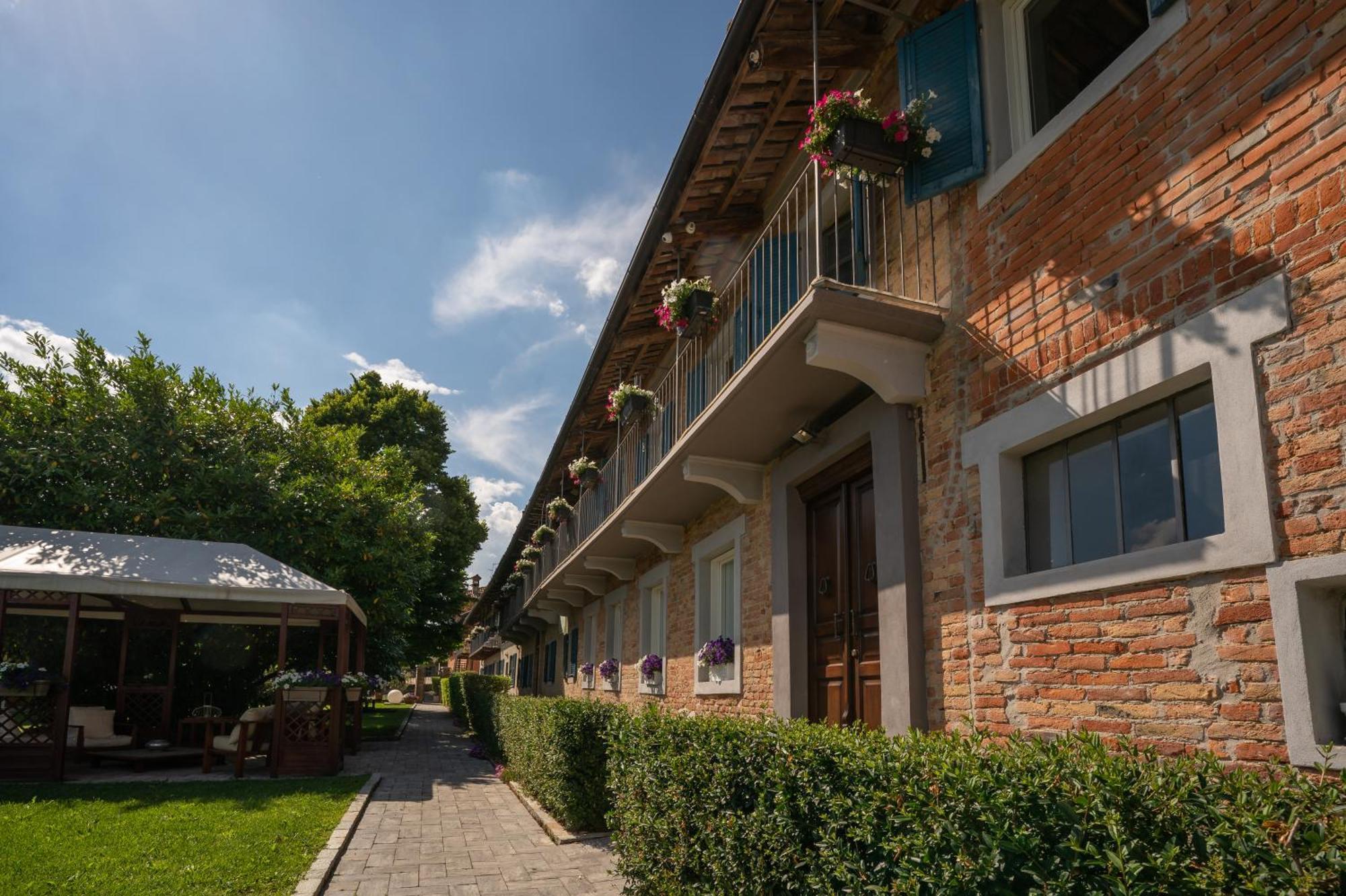 La Madernassa Resort - Casalora Dimora Storica Di Charme Гуарене Экстерьер фото